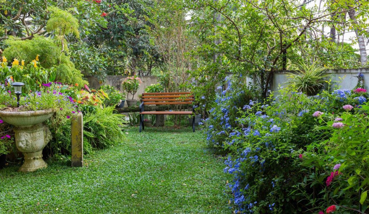 Idor Holidays Sri Jayewardenepura Kotte Luaran gambar
